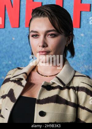 New York City, Usa. 05th Dez 2021. MANHATTAN, NEW YORK CITY, NEW YORK, USA - 05. DEZEMBER: Die Schauspielerin Florence Pugh in einem Outfit von Valentino kommt bei der Weltpremiere von Netflix's "Don't Look Up", die am 5. Dezember 2021 im Jazz im Lincoln Center in Manhattan, New York City, New York, USA, stattfand. (Foto: Jordan Hinton/Image Press Agency/Sipa USA) Quelle: SIPA USA/Alamy Live News Stockfoto