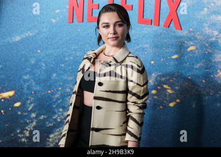 New York City, Usa. 05th Dez 2021. MANHATTAN, NEW YORK CITY, NEW YORK, USA - 05. DEZEMBER: Die Schauspielerin Florence Pugh in einem Outfit von Valentino kommt bei der Weltpremiere von Netflix's "Don't Look Up", die am 5. Dezember 2021 im Jazz im Lincoln Center in Manhattan, New York City, New York, USA, stattfand. (Foto: Jordan Hinton/Image Press Agency/Sipa USA) Quelle: SIPA USA/Alamy Live News Stockfoto