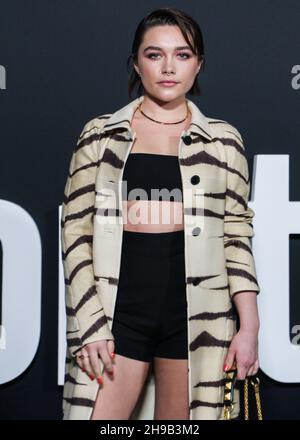 New York City, Usa. 05th Dez 2021. MANHATTAN, NEW YORK CITY, NEW YORK, USA - 05. DEZEMBER: Die Schauspielerin Florence Pugh in einem Outfit von Valentino kommt bei der Weltpremiere von Netflix's "Don't Look Up", die am 5. Dezember 2021 im Jazz im Lincoln Center in Manhattan, New York City, New York, USA, stattfand. (Foto: Jordan Hinton/Image Press Agency/Sipa USA) Quelle: SIPA USA/Alamy Live News Stockfoto