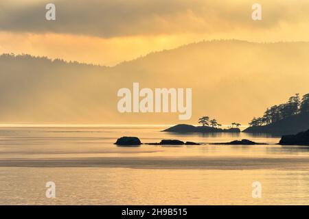 Landschaft der Straße von Georgia zwischen Victoria und Vancouver, BC, Kanada Stockfoto