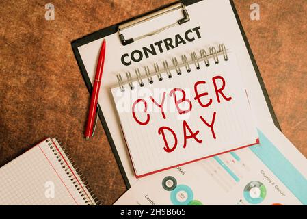 Konzeptunterschrift Cyber Day. Business Schaufenster Marketing-Begriff für den Montag nach dem Thanksgiving in den USA New Contract Signing Home Insurance Stockfoto