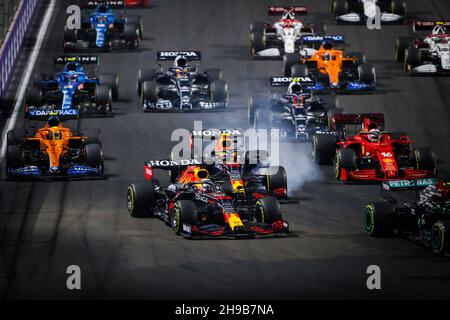 Start des Rennens, Abfahrt, 33 VERSTAPPEN Max (nld), Red Bull Racing Honda RB16B, Aktion während des Formel 1 stc Saudi Arabian Grand Prix 2021, 21th Lauf der FIA Formel 1 Weltmeisterschaft 2021 vom 3. Bis 5. Dezember 2021 auf dem Jeddah Corniche Circuit, in Jeddah, Saudi-Arabien - Foto: Antonin Vincent/DPPI/LiveMedia Stockfoto