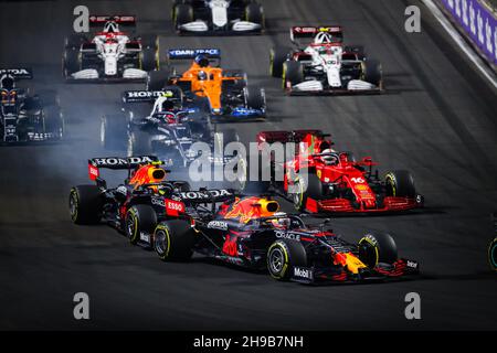 Start des Rennens, Abfahrt, 33 VERSTAPPEN Max (nld), Red Bull Racing Honda RB16B, Aktion während des Formel 1 stc Saudi Arabian Grand Prix 2021, 21th Lauf der FIA Formel 1 Weltmeisterschaft 2021 vom 3. Bis 5. Dezember 2021 auf dem Jeddah Corniche Circuit, in Jeddah, Saudi-Arabien - Foto: Antonin Vincent/DPPI/LiveMedia Stockfoto