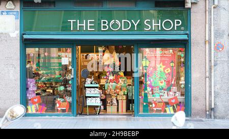 VALENCIA, SPANIEN - 01. DEZEMBER 2021: The Body Shop ist ein britisches Kosmetik-, Hautpflege- und Parfümunternehmen Stockfoto