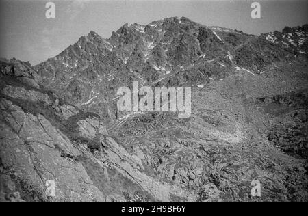 Zakopane, 1947-09. Tatry Zachodnie. NZ. szlak z KuŸnic na szczyt Kasprowy Wierch. po/mgs PAP Dok³adny dzieñ wydarzenia nieustalony. Zakopane, September 1947. Westliche Tatra. Im Bild: Route von Kuznice zum Kasprowy Wierch Mountain. po/mgs PAP Stockfoto