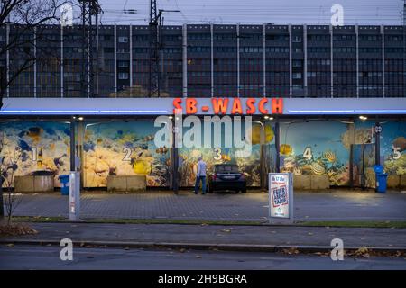 Bunte Autowäsche, Berlin Stockfoto