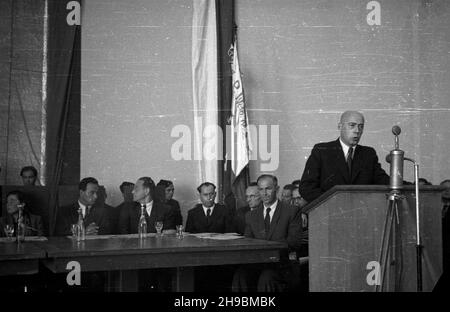 Stettin, 1947-09-07. Trzeci Zjazd Przemys³owy Ziem Odzyskanych. Obrady w gmachu Muzeum Morskiego. NZ. Przemawia Premier Józef Cyrankiewicz. po/ms PAP Stettin, 7. September 1947. Der Industriekongress der wiedergewonnenen Territorien 3rd im Schifffahrtsmuseum. Im Bild: PM Jozef Cyrankiewicz (während der Rede). po/ms PAP Stockfoto