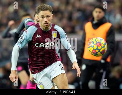 Birmingham, England, 5th. Dezember 2021. Matty Cash von Aston Villa während des Spiels in der Premier League in Villa Park, Birmingham. Bildnachweis sollte lauten: Andrew Yates / Sportimage Stockfoto