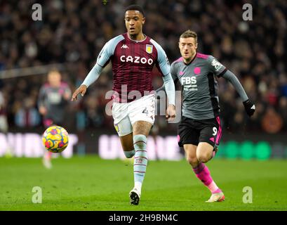 Birmingham, England, 5th. Dezember 2021. Ezri Konsa von Aston Villa während des Premier League-Spiels in Villa Park, Birmingham. Bildnachweis sollte lauten: Andrew Yates / Sportimage Stockfoto