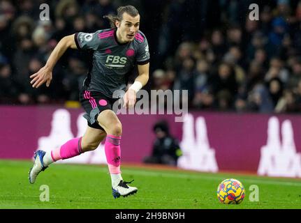 Birmingham, England, 5th. Dezember 2021. Caglar Soyuncu von Leicester City während des Premier League-Spiels in Villa Park, Birmingham. Bildnachweis sollte lauten: Andrew Yates / Sportimage Stockfoto