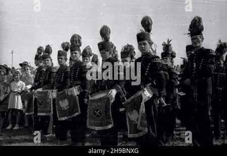 Opole, 1947-09-14. Ogólnopolskie obchody Œwiêta Plonów, do¿ynki. Uroczystoœci na miejskich b³oniach. NZ. orkiestra Górnicza. po/mgs PAP Opole, 14. September 1947. Nationale Erntefeiern in den Vororten von Opole. Im Bild: Das Bergarbeiterorchester. po/mgs PAP Stockfoto