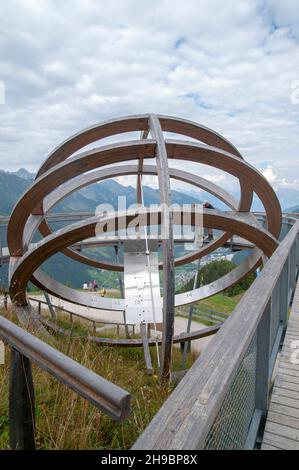 Große Sonnenuhr auf Elfer Berg, Neustift im Stubaital, Tirol, Österreich Stockfoto