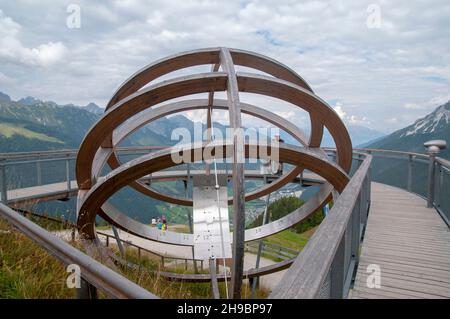 Große Sonnenuhr auf Elfer Berg, Neustift im Stubaital, Tirol, Österreich Stockfoto