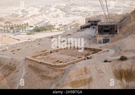 Israel, Massada Überreste eines von mehreren Legionärslagern in Masada, etwas außerhalb der Umkreismauer, wie von oben gesehen Stockfoto