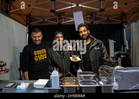 Ein Streetfood-Stall Gyoza Guys von Amir PEM am Maltby Street Market in London an einem Samstagmorgen Stockfoto