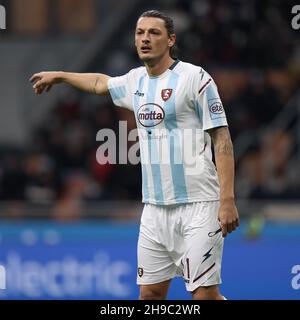 Mailand, Italien. 04th Dez 2021. Milan Djuric (US Salernitana 1919) Gesten während AC Milan vs US Salernitana, italienische Fußballserie A Spiel in Mailand, Italien, Dezember 04 2021 Quelle: Independent Photo Agency/Alamy Live News Stockfoto