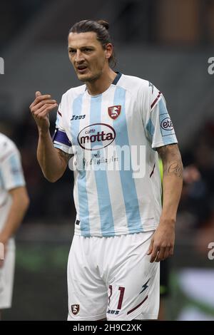 Mailand, Italien. 04th Dez 2021. Milan Djuric (US Salernitana 1919) Gesten während AC Milan vs US Salernitana, italienische Fußballserie A Spiel in Mailand, Italien, Dezember 04 2021 Quelle: Independent Photo Agency/Alamy Live News Stockfoto