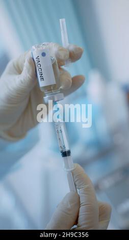 Impfdosis - Konzept Für Virus, Gesundheitswesen, Impfstoff Und Corona Stockfoto