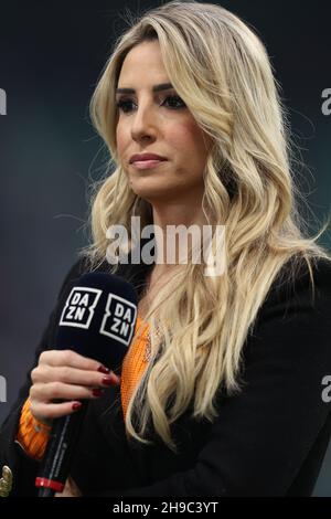 Mailand, Italien. 04th Dez 2021. Giorgia Rossi (DAZN) während AC Mailand gegen US Salernitana, italienische Fußballserie A Spiel in Mailand, Italien, Dezember 04 2021 Quelle: Independent Photo Agency/Alamy Live News Stockfoto