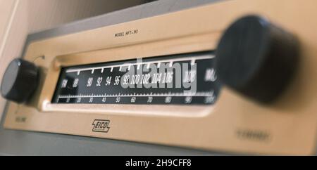 29th von November2021, Russland, Tomsk, ein altmodisches Radio Stockfoto