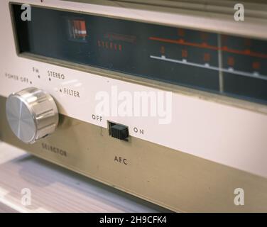 29th von November2021, Russland, Tomsk, ein altmodisches Radio Stockfoto