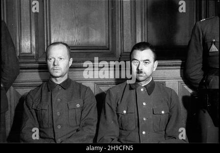 Gdañsk, 1947-10. Proces grupy funkcjonariuszy niemieckiego obozu konzentracyjnego w Stutthofie, w dniach od 8 do 31 paŸdziernika. S¹dzono 24 SS-manów i jednego wiêŸnia funkcyjnego. W wniku procesu skazano na karê œmierci: Kierownika III Wydzia³u SS Hauptsturmführera Teodora Meyera, komendanta obozu ¿ydowskiego SS Oberscharführera Ewalda Fotha, SS Oberscharführera Alberta Paulitza, SS Unterscharführera Fritza Petersa, SS Oberscharführera Hansa Racha, SS Rottenführera Karla Zurella, SS Unterscharführera rottenführera, SS Paula Rottenführera, SS Al Rottenführera, SS Stockfoto