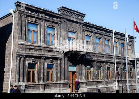 Kars,Türkei - 1-27-2016:Historisches russisches Gebäude in Kars Stockfoto