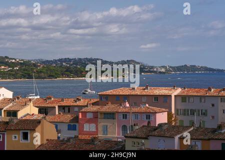 Ferienhäuser im Marina-Dorf Port Grimaud, Côte d'Azur, Var, Provence-Alpes-Côte d'Azur, Frankreich Stockfoto