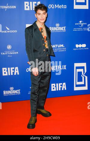 Old Billingsgate, London, Großbritannien. 5. Dezember 2021. Max Harwood nimmt an den BRITISCHEN INDEPENDENT FILM AWARDS 2021 Teil. . Bild von Julie Edwards./Alamy Live News Stockfoto