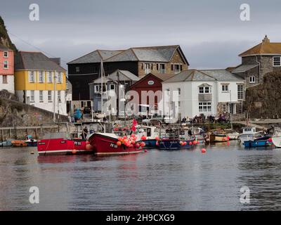 Der Hafen von Mevagissey malerisches Fischerdorf in Cornwall Südengland Stockfoto