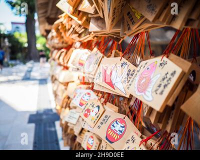 EMA-Gebetstafeln am Kushida-jinja Shinto-Schrein, Fukuoka, Japan. Stockfoto