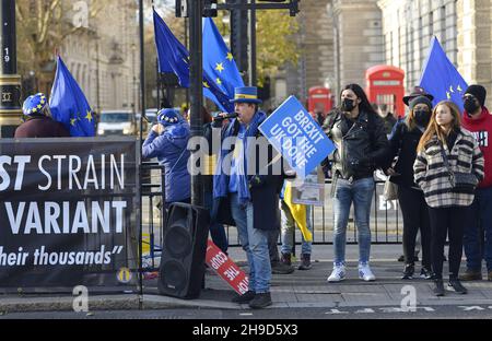 Steve Bray, Anti-Brexit-Protestler und Gründer von SODEM (Stand of Defiance European Movement), protestiert auf dem Parliament Square, Dezember 2021 Stockfoto