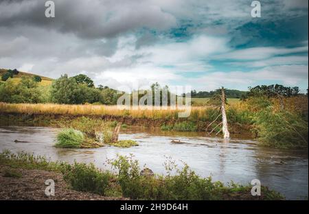 Blick auf den Fluss Teme vor der Leintwardine in Shropshire Stockfoto