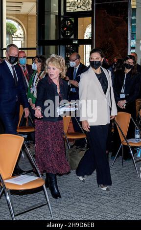 Paris, Frankreich. 06th Dez 2021. Kronprinzessin Victoria von Schweden im Pavillon Vendome in Paris, am 06. Dezember 2021, um an einem französisch-schwedischen Wirtschaftsgipfel teilzunehmen und eine Rede zu halten Kredit: Albert Nieboer/Netherlands OUT/Point de Vue OUT/dpa/Alamy Live News Stockfoto