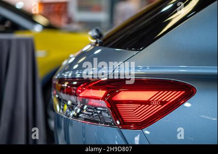 Riga, Lettland, 24. Sep 2021: LED-Rückleuchten aus der Nähe des elektrischen Luxus-SUV nev Audi Q4 e-tron, Modell 2021, stilvolles Äußeres Stockfoto