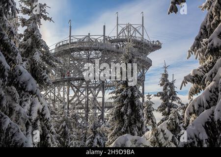 Winteransicht des Dolni Morava Sky Walk, Tschechien Stockfoto