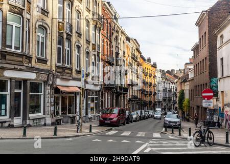 BRÜSSEL, BELGIEN - 18. DEZEMBER 2018: Blick auf eine Straße in Brüssel, der Hauptstadt Belgiens Stockfoto