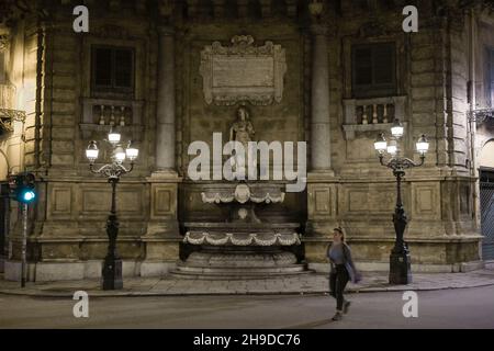 Piazza Quattro Canti, Ecke zum Viertel Kalsa mit Schutzheiliger Agatha, Palermo, Sizilien, Italien Stockfoto