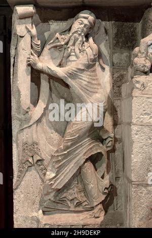 Souillac, ehemalige Abteikirche Sainte-Marie, Portalskulpturen, im 17. Jahrhundert ins Innere translokiert, Jesaja Stockfoto