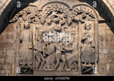 Souillac, ehemalige Abteikirche Sainte-Marie, Portalskulpturen, im 17. Jahrhundert ins Innere translokiert, Theophilus-Relief Stockfoto