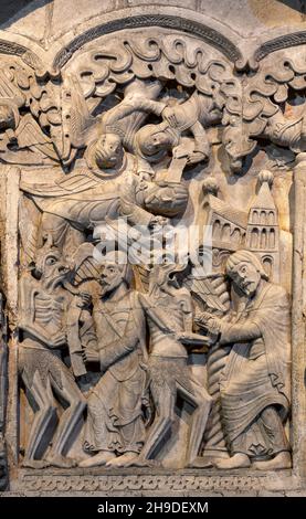 Souillac, ehemalige Abteikirche Sainte-Marie, Portalskulpturen, im 17. Jahrhundert ins Innere translokiert, Theophilus-Relief Stockfoto