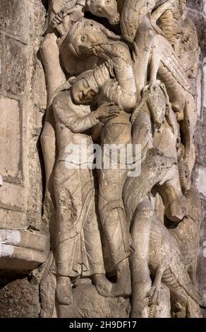 Souillac, ehemalige Abteikirche Sainte-Marie, Portalskulpturen, im 17. Jahrhundert ins Innere transloziert, Bestienpfeiler, Opferung Isaaks Stockfoto