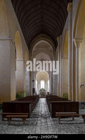 Plaimpied-Givaudins, Kirche Saint-Martin aus dem Jahr 1080, Blick nach Osten Stockfoto