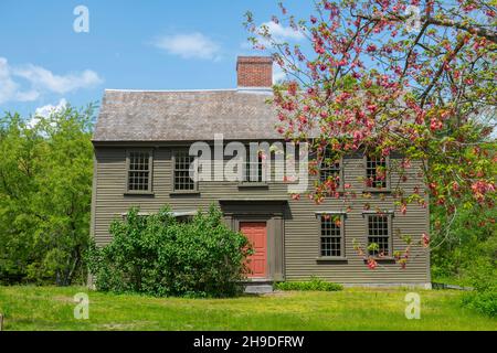 Das Jacob Whittemore House ist eine historische Stätte des amerikanischen Revolutionskrieges, die 1716 im Minute man National Historic Park in der Stadt Lexington, Massachu, erbaut wurde Stockfoto