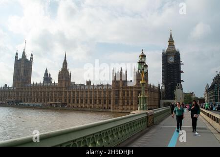 Westminster, London, Großbritannien. 19th. Oktober 2021. Der Palast von Westminster. Besucher des Palace of Westminster müssen weiterhin Gesichtsmasken tragen. Quelle: Maureen McLean/Alamy Stockfoto