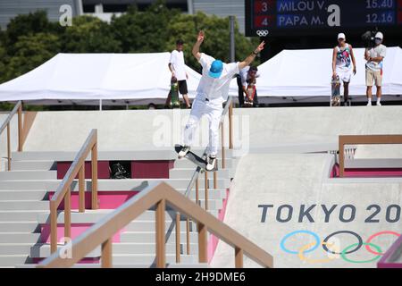 25th. JULI 2021 - TOKIO, JAPAN: Vincent MILOU aus Frankreich in Aktion während des Trick 1 des Skateboarding Men's Street Vorspiels beim Ariake Urban Sports Stockfoto