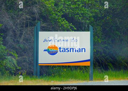 Willkommen bei der Tasman-Schilder-Platine, die am 9. Dezember 2012 in Tasman, Neuseeland, aufgenommen wurde Stockfoto