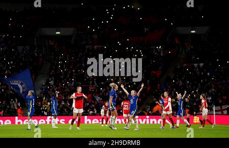 Chelsea-Spieler feiern nach dem Finale des Vitality Women's FA Cup im Wembley Stadium, London. Bilddatum: Sonntag, 5. Dezember 2021. Stockfoto