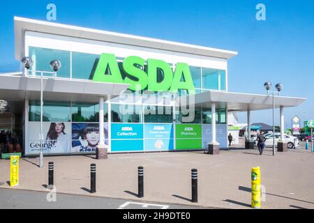 Geschäfte, Einkaufen, Einzelhandel, Outlets, AT, Anchor Retail Park, umfassen, Asda Hartlepool Superstore, Matalan, Next, Marks and Spencer, M&S, foodhall, AT, in, On, Marina Way, Anchor Retail Park, Hartlepool, A, groß, Hafen, Stadt, On, Küste, Küste, von,County Durham,North East, England,Englisch,Großbritannien,Großbritannien,Großbritannien Stockfoto