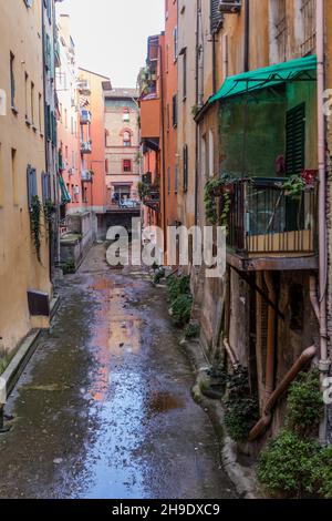 Wasserkanal in Bologna, Italien Stockfoto
